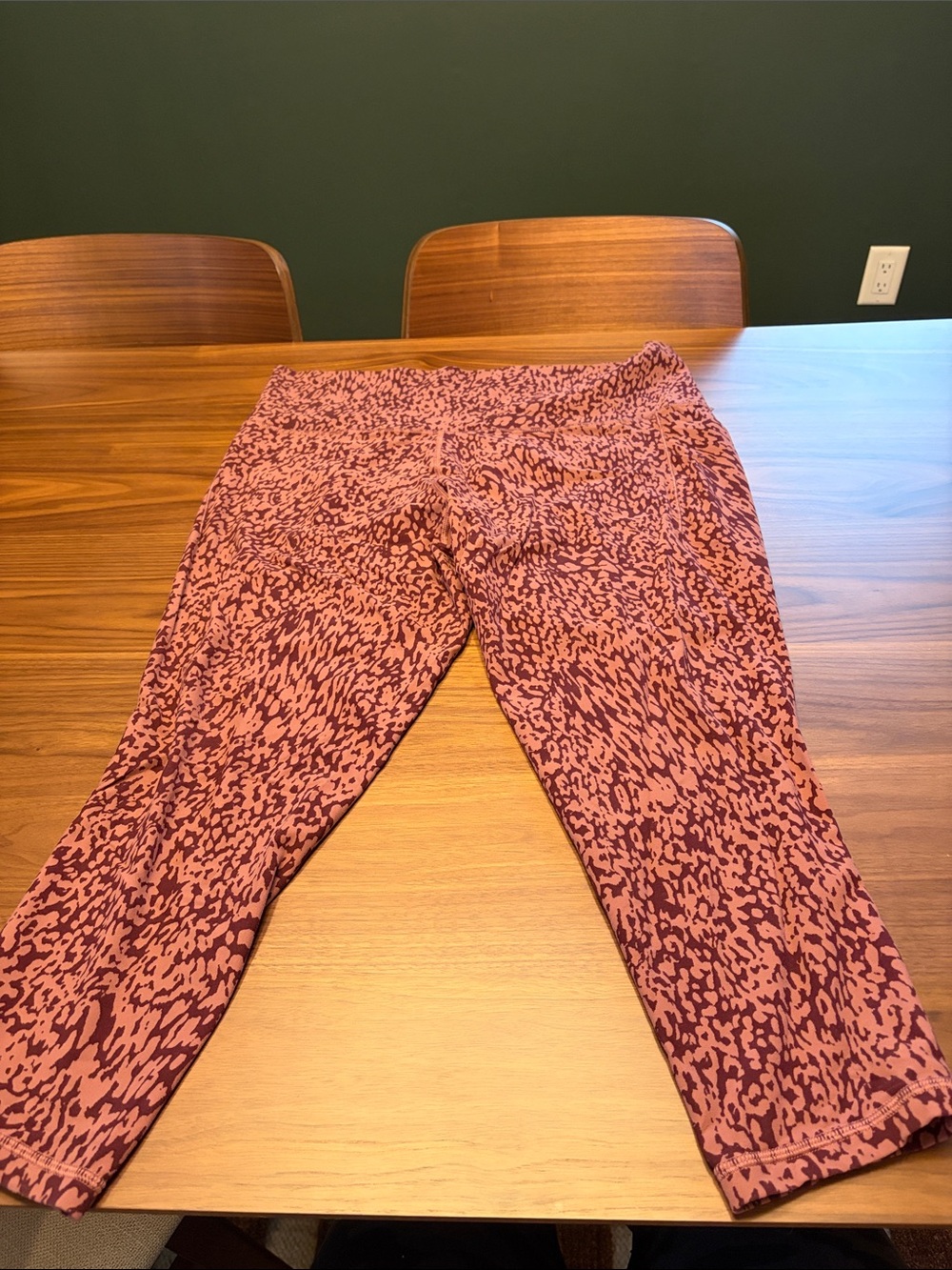 Athleta Salutation Stash Pocket II Printed 7/8 tight